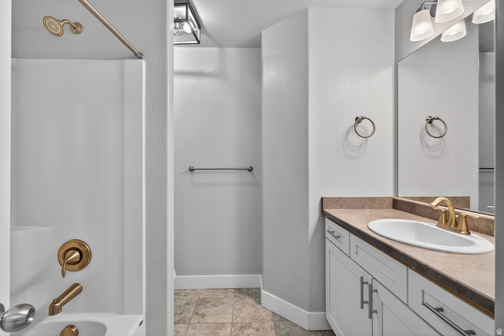 212 W WHITEWATER DR Vineyard, UT 84059