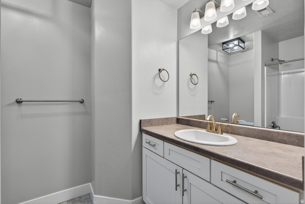 212 W WHITEWATER DR Vineyard, UT 84059