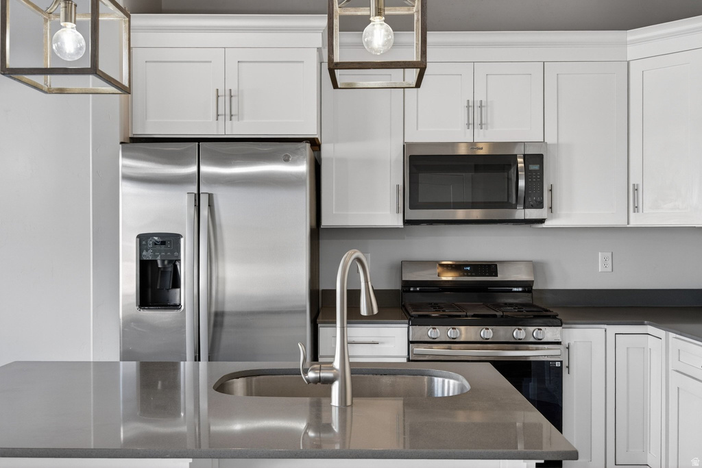 212 W WHITEWATER DR Vineyard, UT 84059