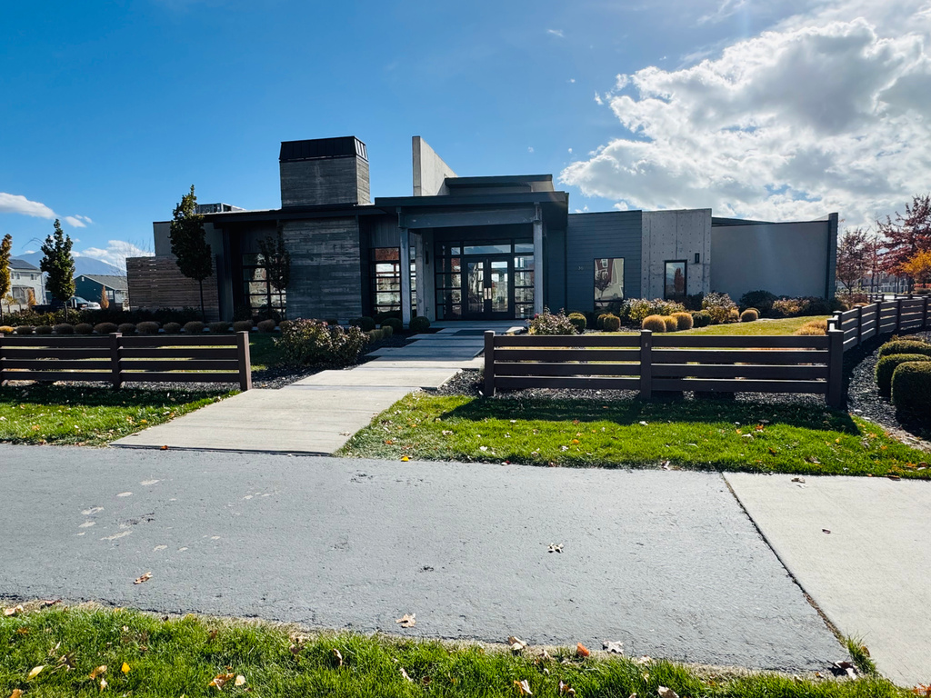 212 W WHITEWATER DR Vineyard, UT 84059