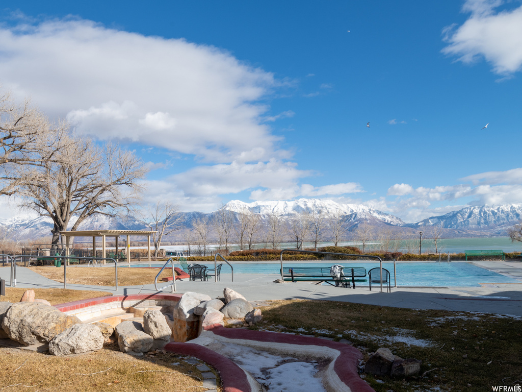 353 BAYSIDE DR Saratoga Springs, UT 84045