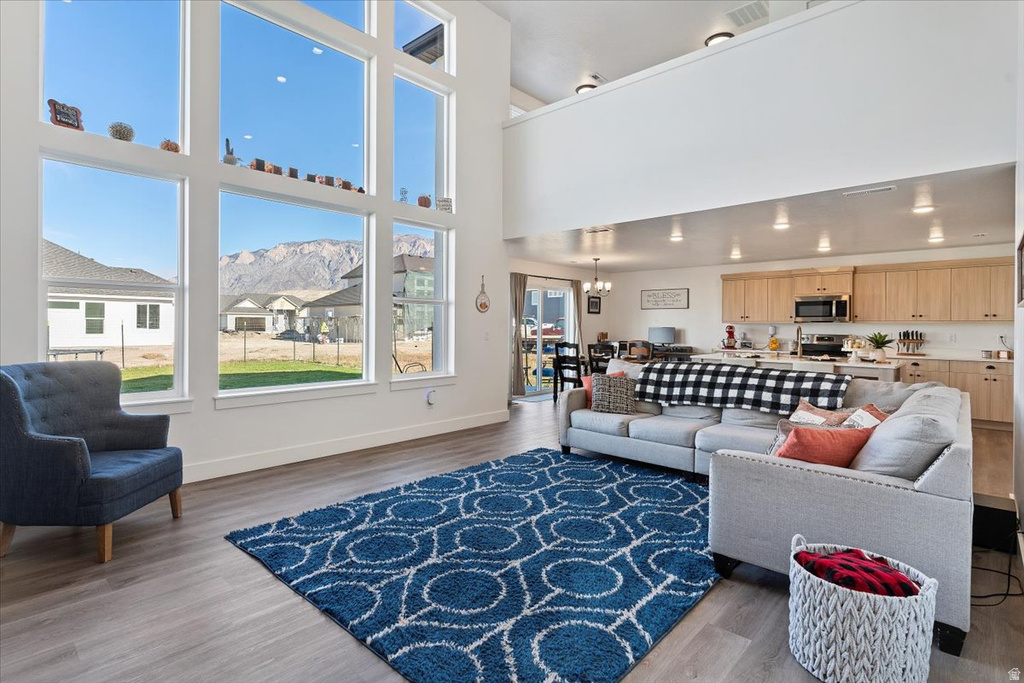 2440 W 2900 N Farr West, UT 84404