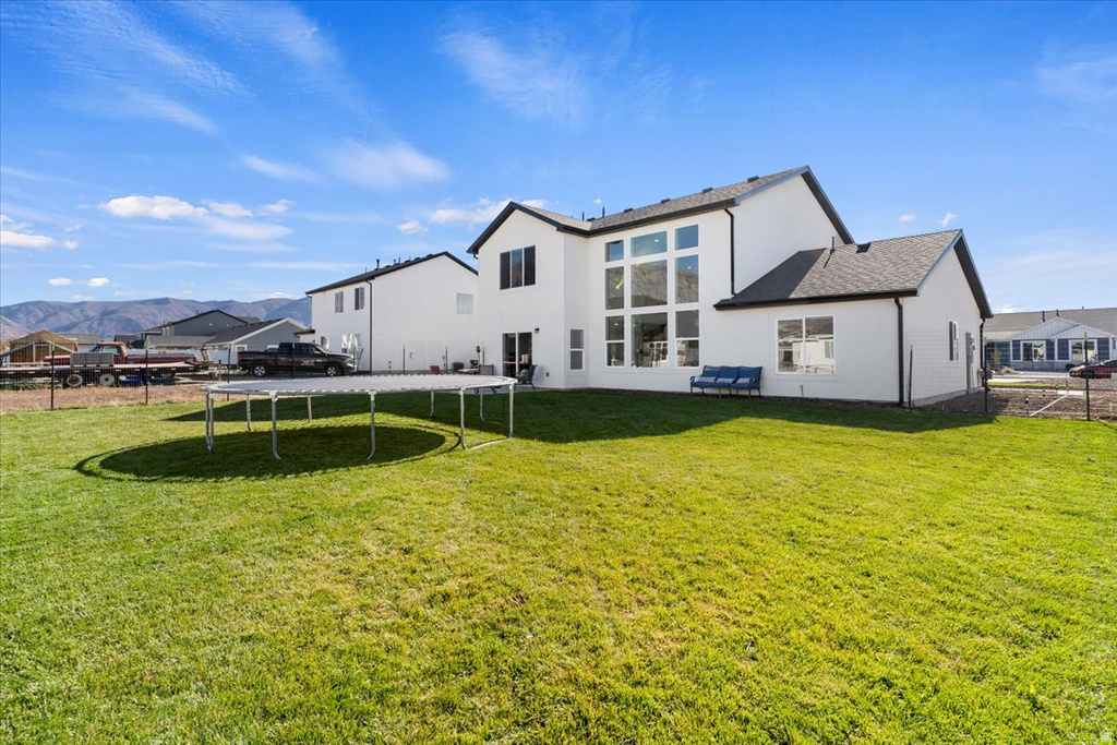 2440 W 2900 N Farr West, UT 84404