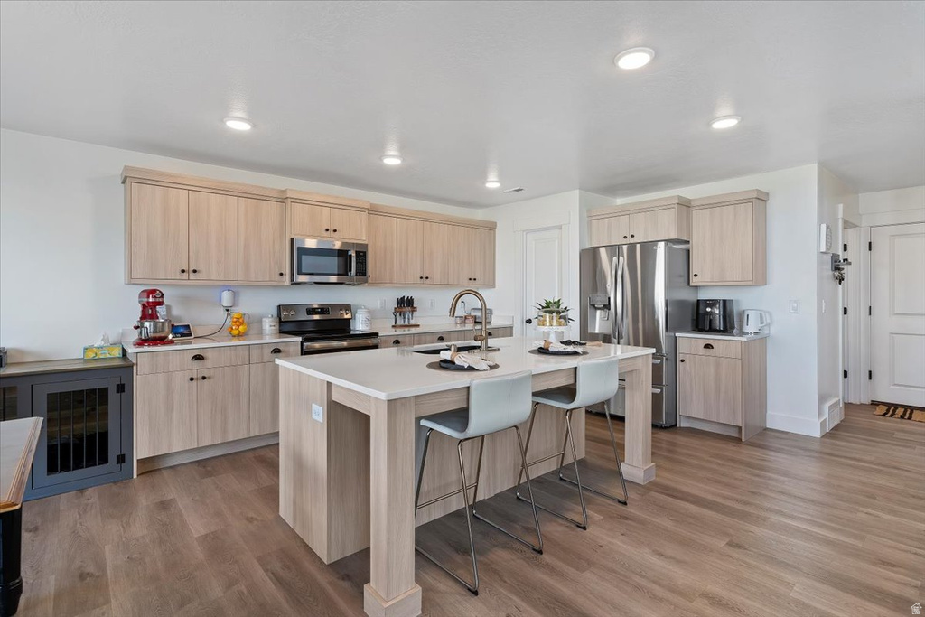 2440 W 2900 N Farr West, UT 84404