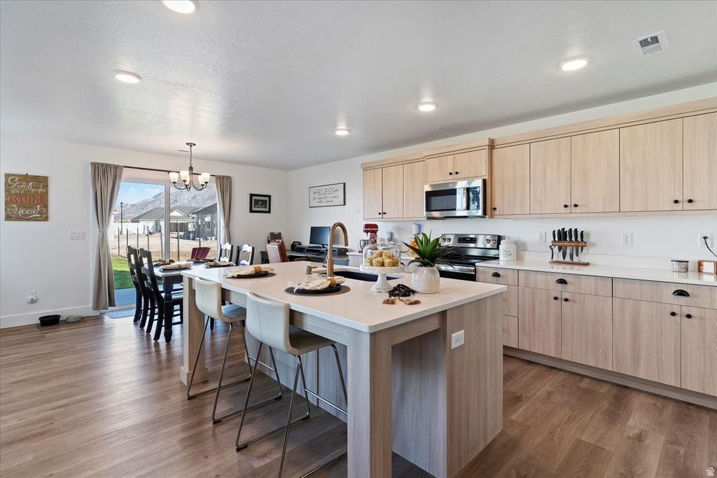 2440 W 2900 N Farr West, UT 84404