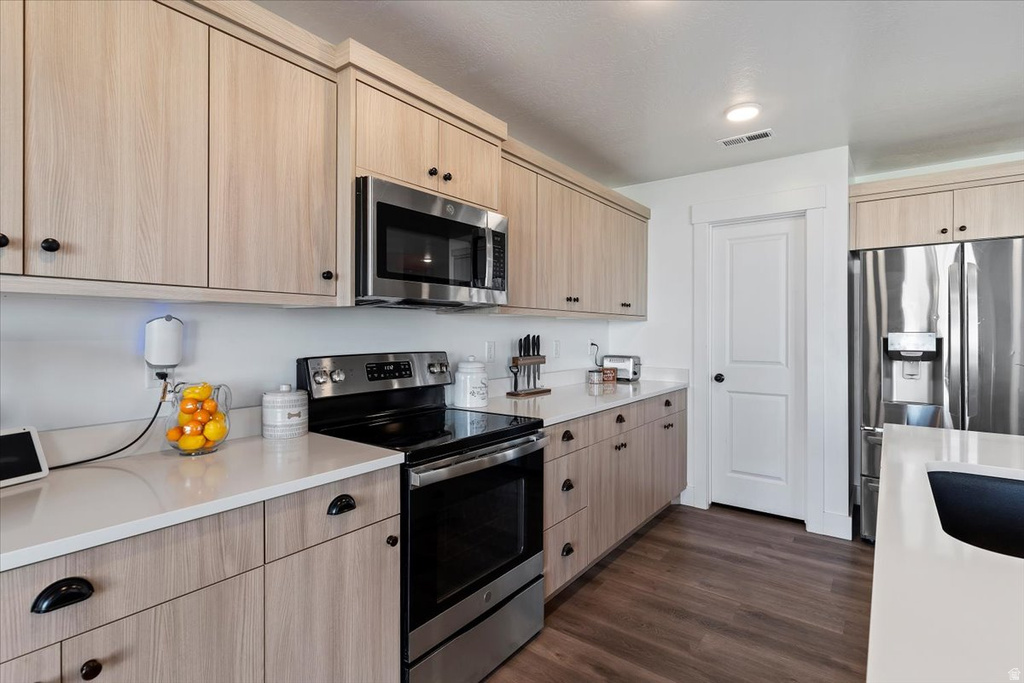 2440 W 2900 N Farr West, UT 84404