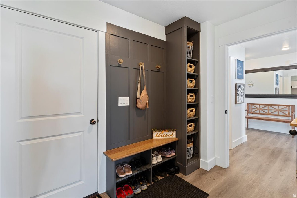 2440 W 2900 N Farr West, UT 84404