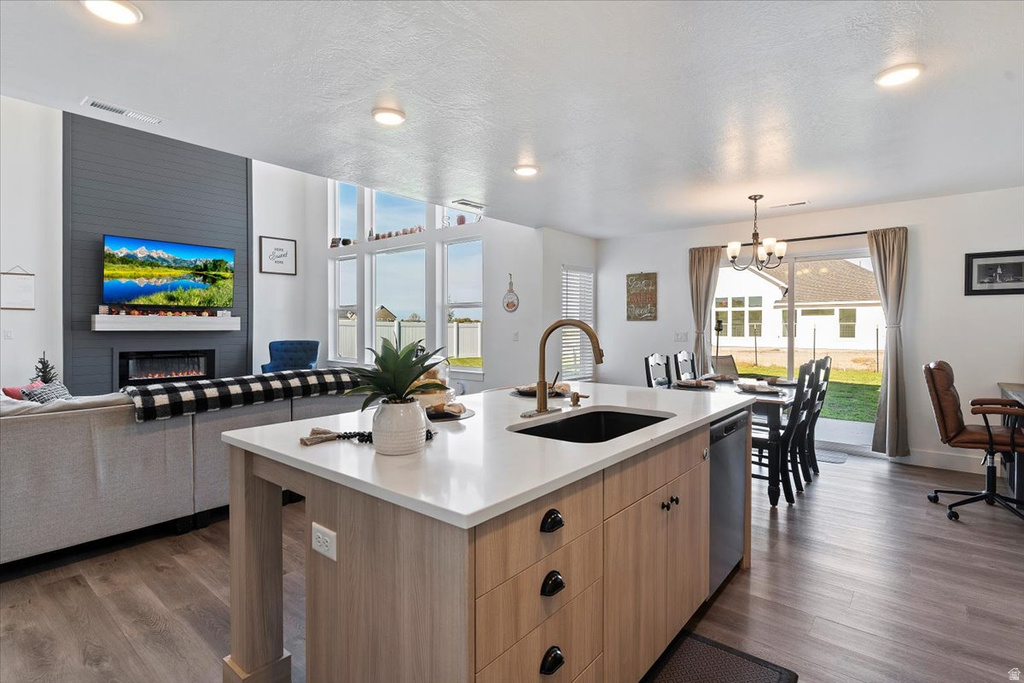 2440 W 2900 N Farr West, UT 84404