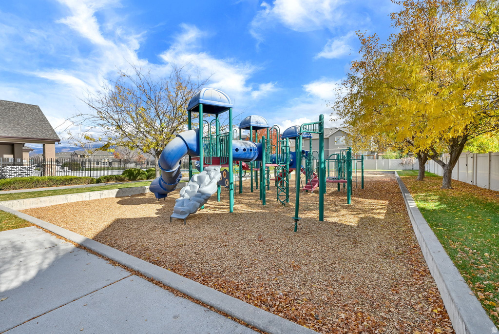 1064 DARCY DR North Salt Lake, UT 84054