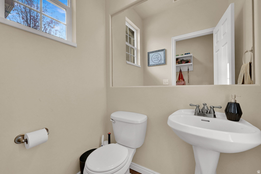 1064 DARCY DR North Salt Lake, UT 84054