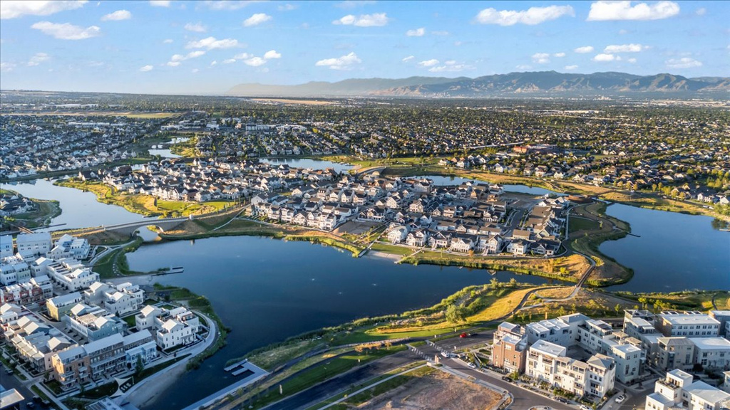 11064 S PADDLE BOARD WAY South Jordan, UT 84009