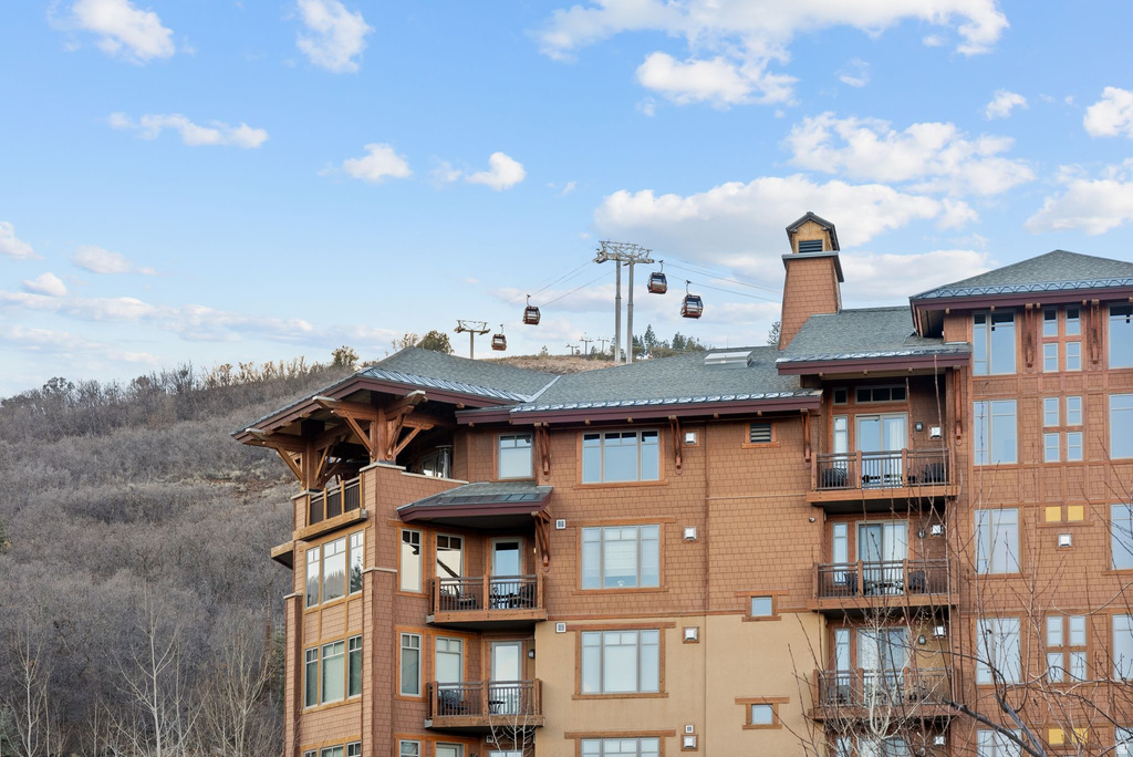 3558 N ESCALA CT. #251 Park City, UT 84098