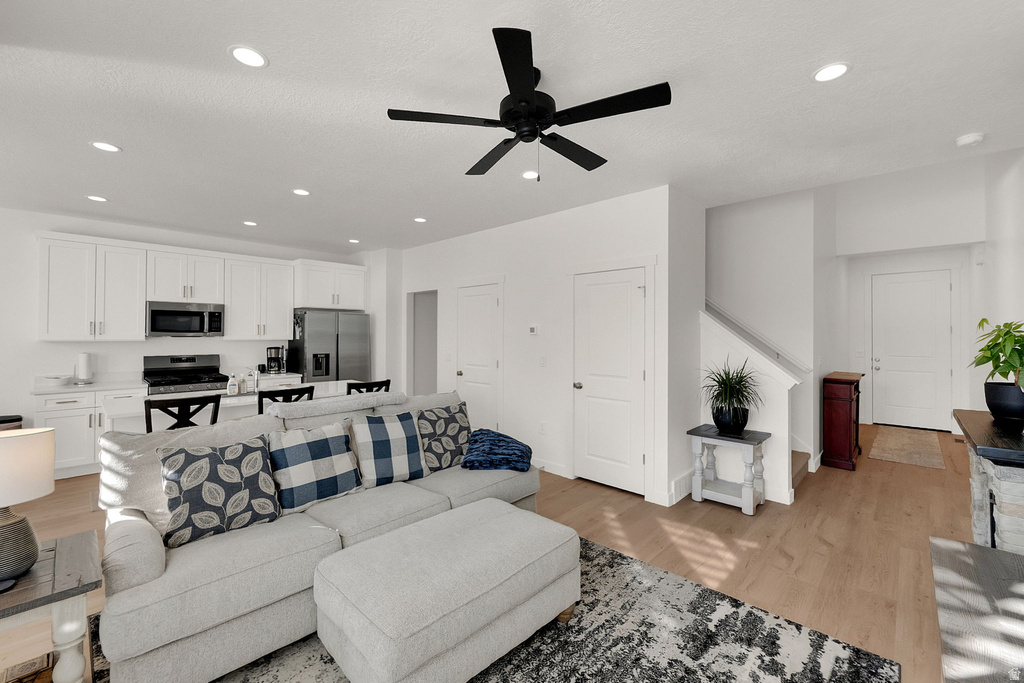 8283 W JOSHUA TREE LN Magna, UT 84044