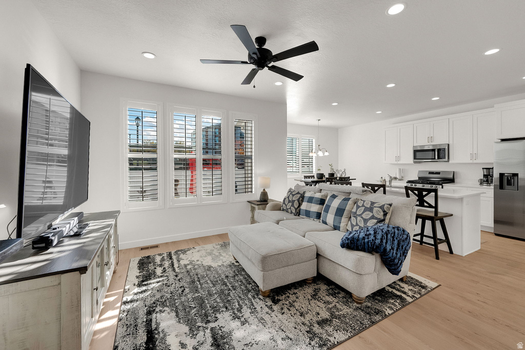 8283 W JOSHUA TREE LN Magna, UT 84044