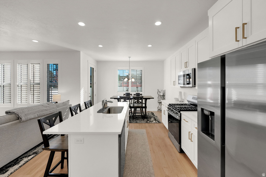 8283 W JOSHUA TREE LN Magna, UT 84044