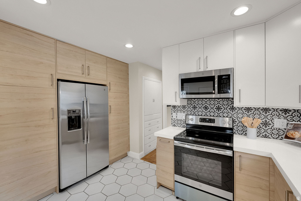 2402 E BEACON DR Salt Lake City, UT 84108