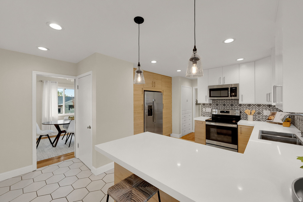 2402 E BEACON DR Salt Lake City, UT 84108