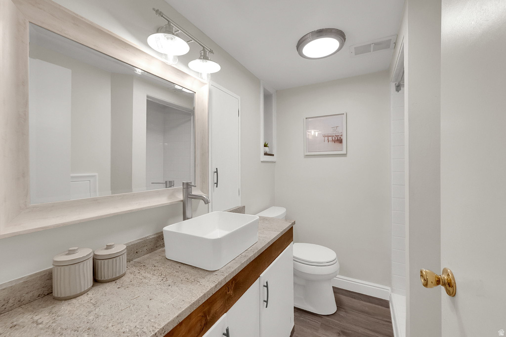 2402 E BEACON DR Salt Lake City, UT 84108