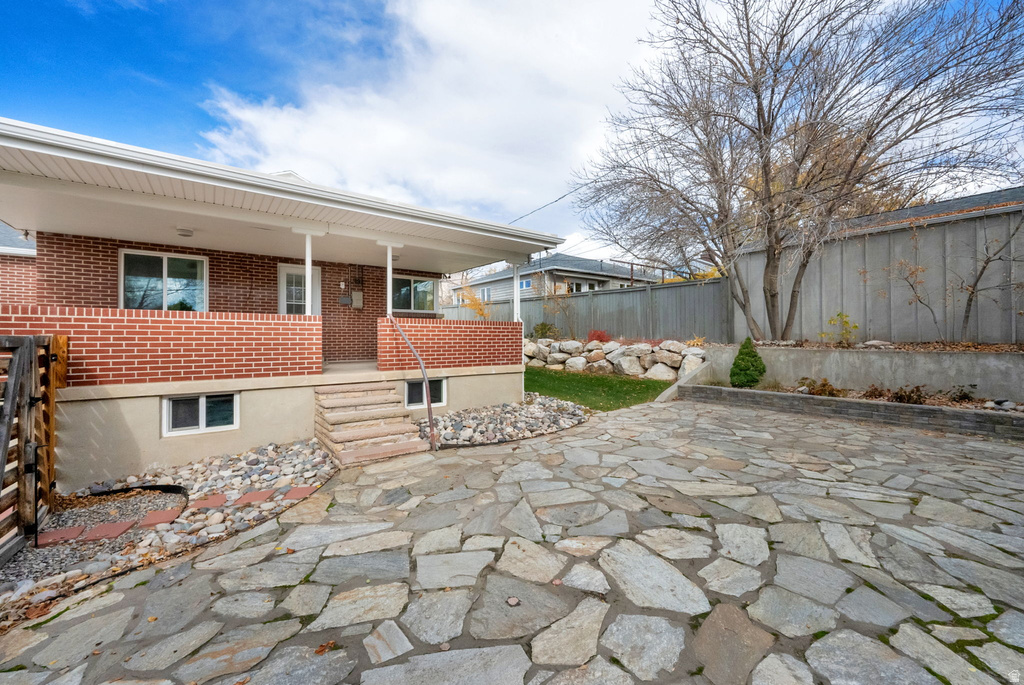 2402 E BEACON DR Salt Lake City, UT 84108