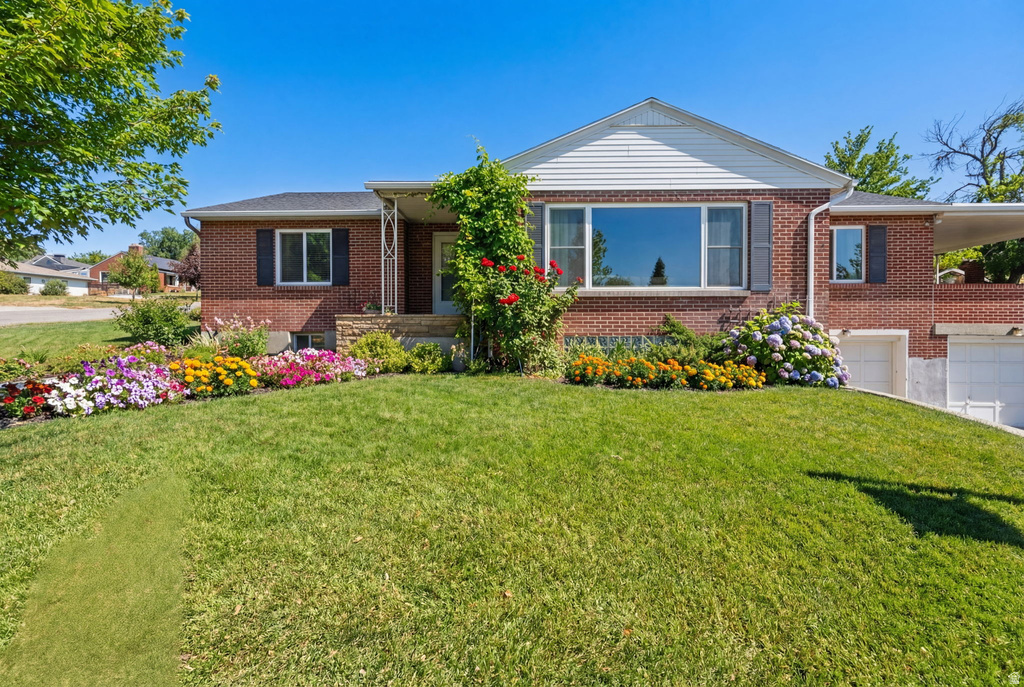 2402 E BEACON DR Salt Lake City, UT 84108