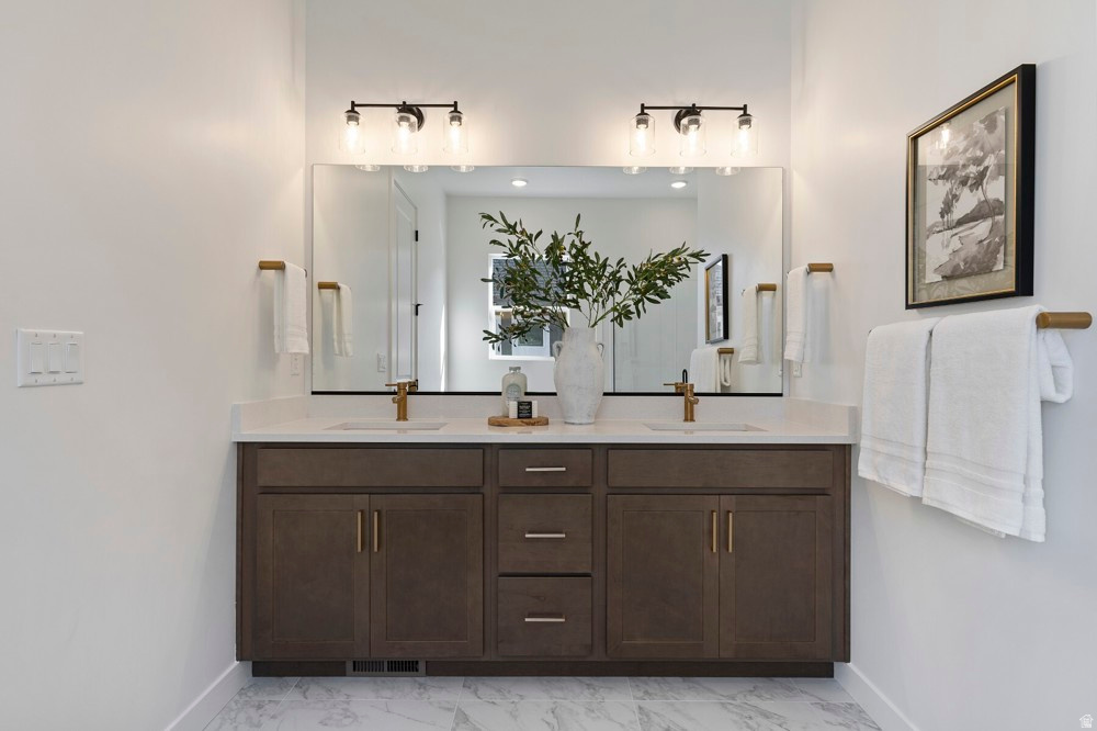 1305 E LARKSPUR WAY Layton, UT 84040