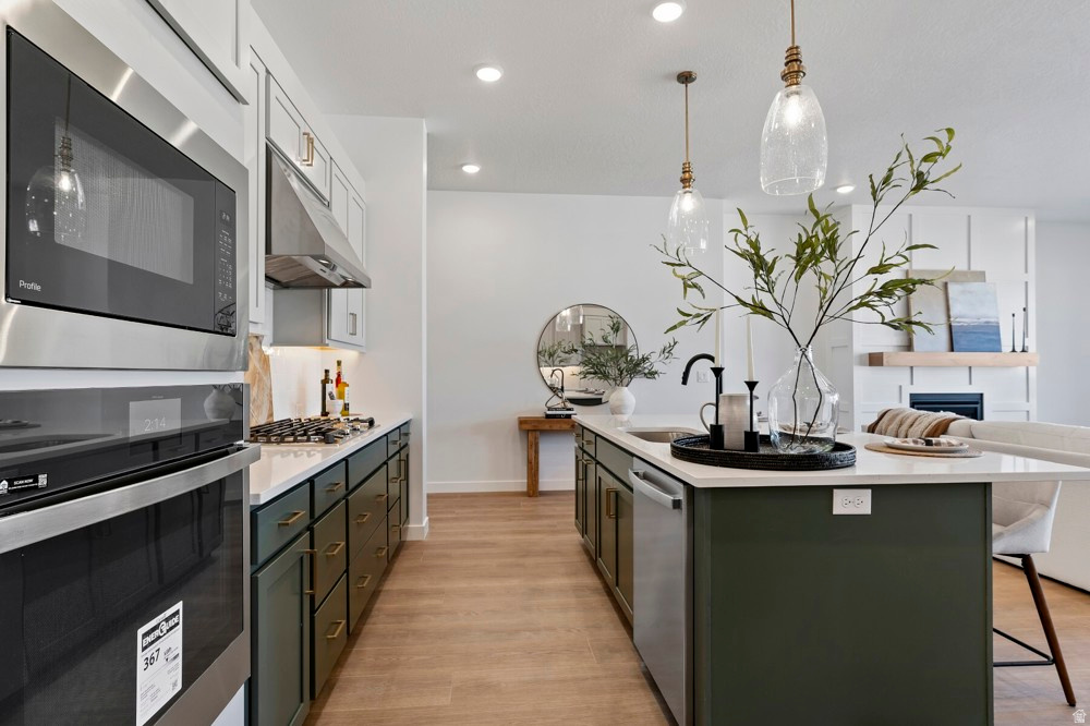 1305 E LARKSPUR WAY Layton, UT 84040