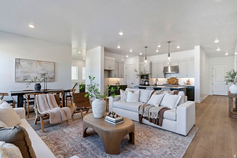 1305 E LARKSPUR WAY Layton, UT 84040