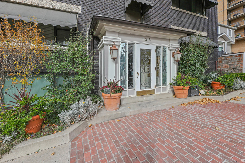 125 E 1ST AVE #206 Salt Lake City, UT 84103