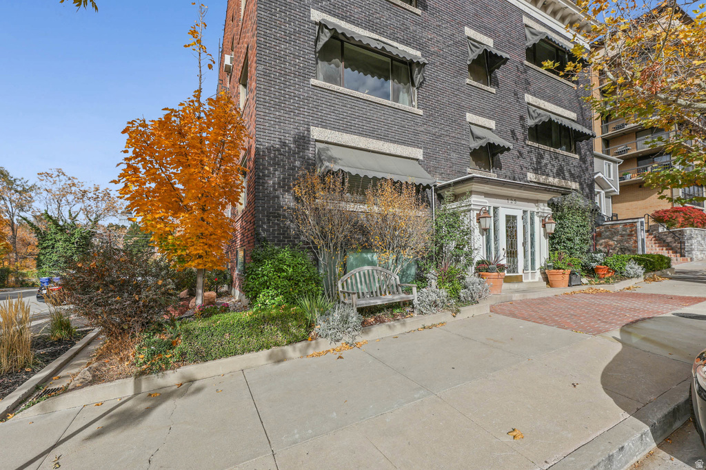 125 E 1ST AVE #206 Salt Lake City, UT 84103