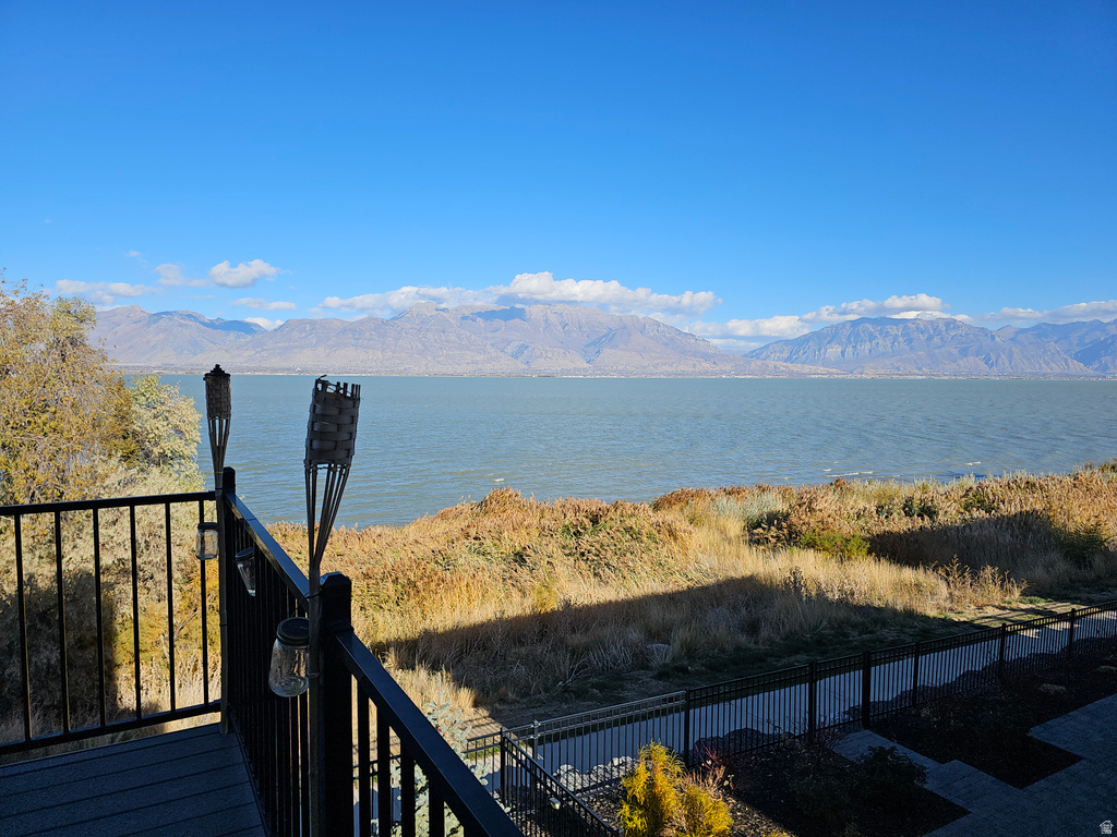 2422 S BLUE WATER LN Saratoga Springs, UT 84045