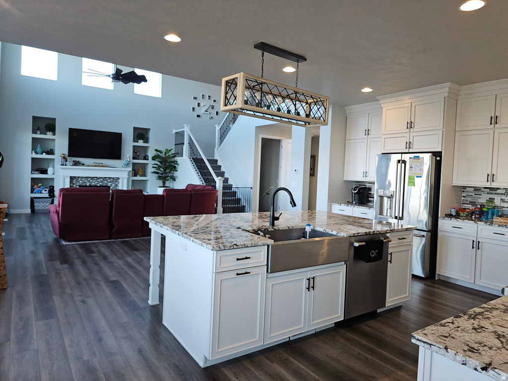 2422 S BLUE WATER LN Saratoga Springs, UT 84045