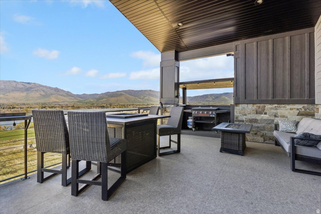 6260 E HAWKS LN Huntsville, UT 84317