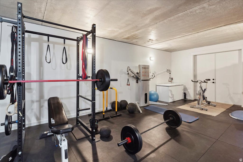 6260 E HAWKS LN Huntsville, UT 84317