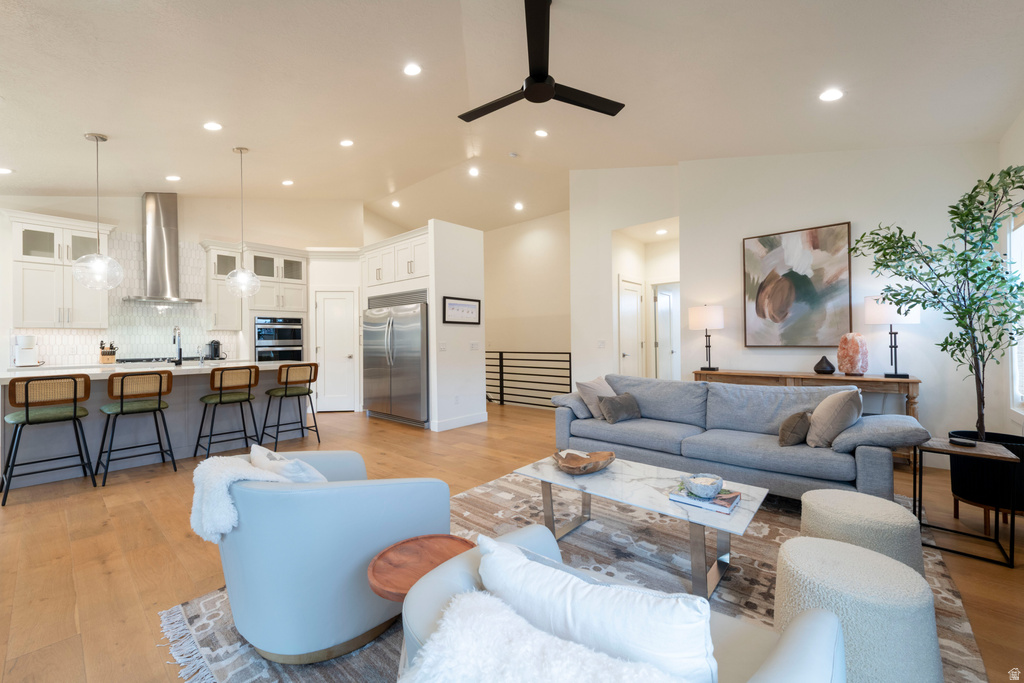 1574 E WINWARD DR Holladay, UT 84117