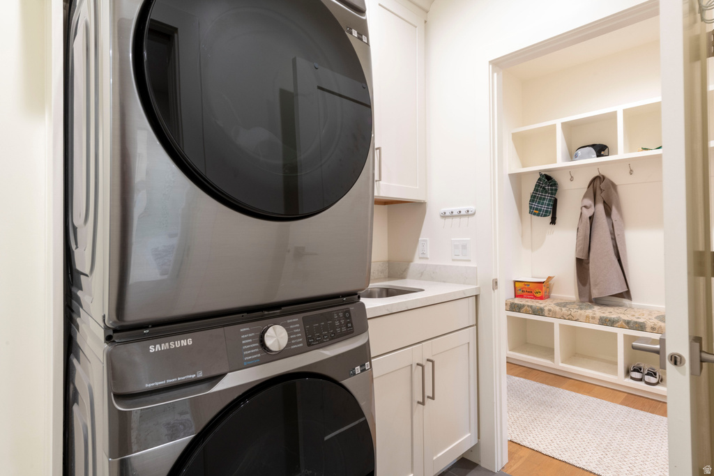 1574 E WINWARD DR Holladay, UT 84117