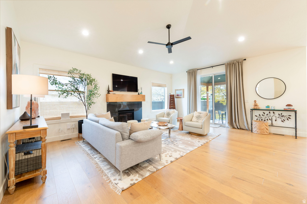 1574 E WINWARD DR Holladay, UT 84117