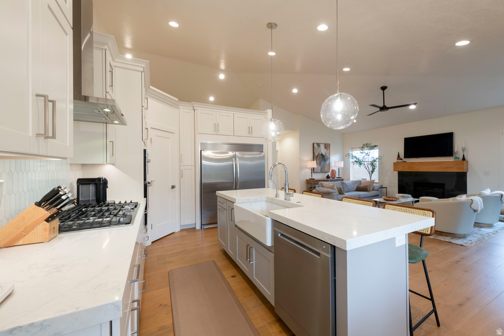 1574 E WINWARD DR Holladay, UT 84117