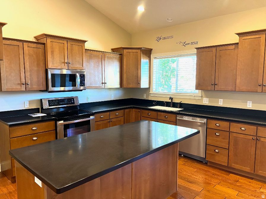 1211 GRANDVIEW DR Providence, UT 84332