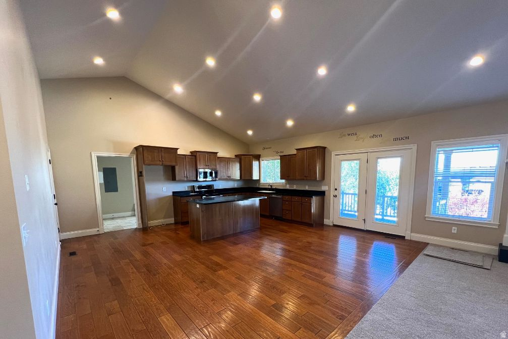 1211 GRANDVIEW DR Providence, UT 84332