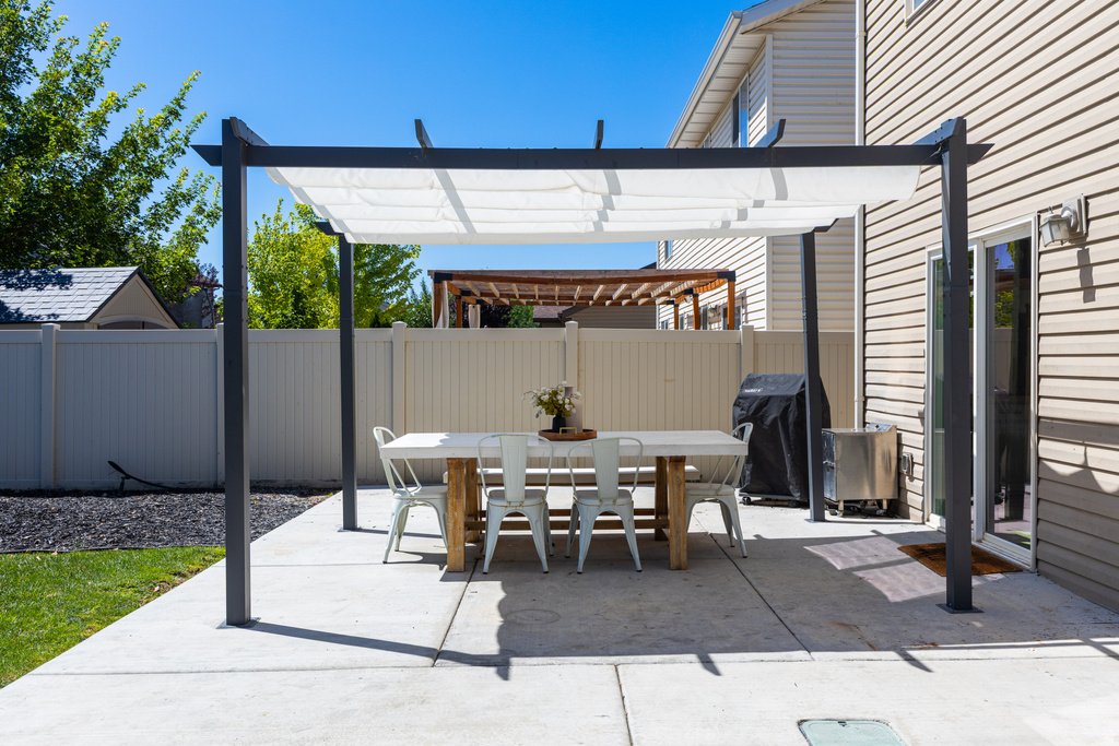 1012 CAMBRIA DR North Salt Lake, UT 84054