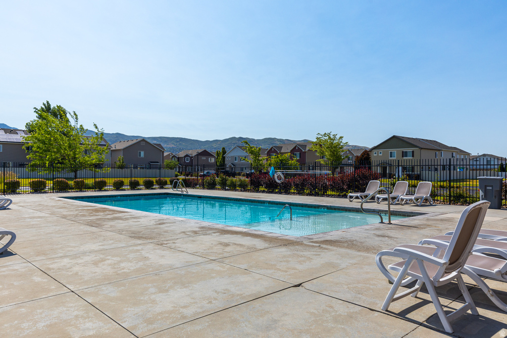 1012 CAMBRIA DR North Salt Lake, UT 84054