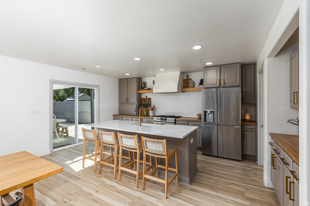 1012 CAMBRIA DR North Salt Lake, UT 84054