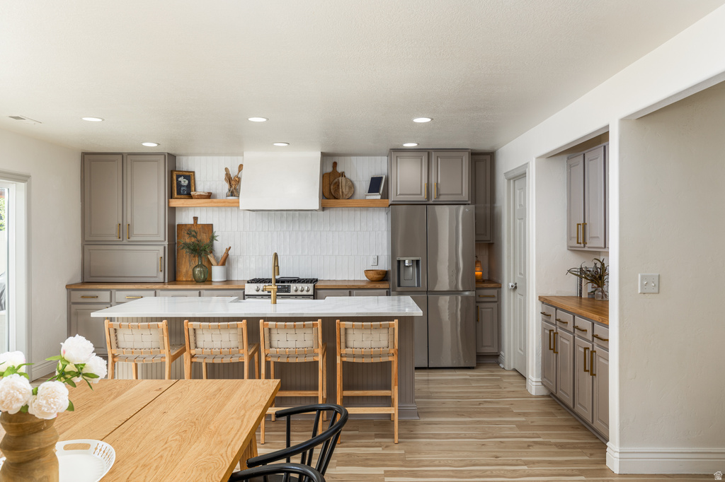 1012 CAMBRIA DR North Salt Lake, UT 84054