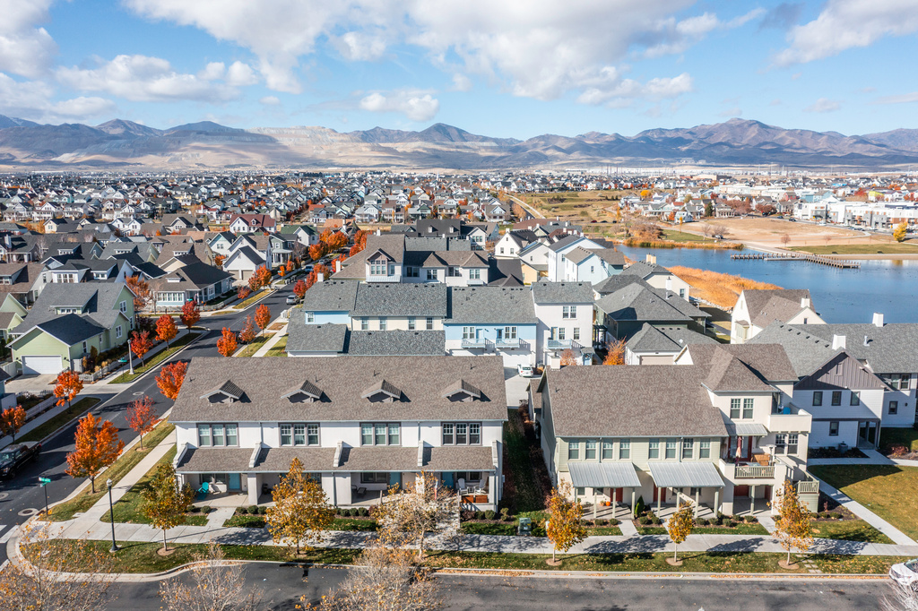 10566 S OQUIRRH LAKE RD South Jordan, UT 84009