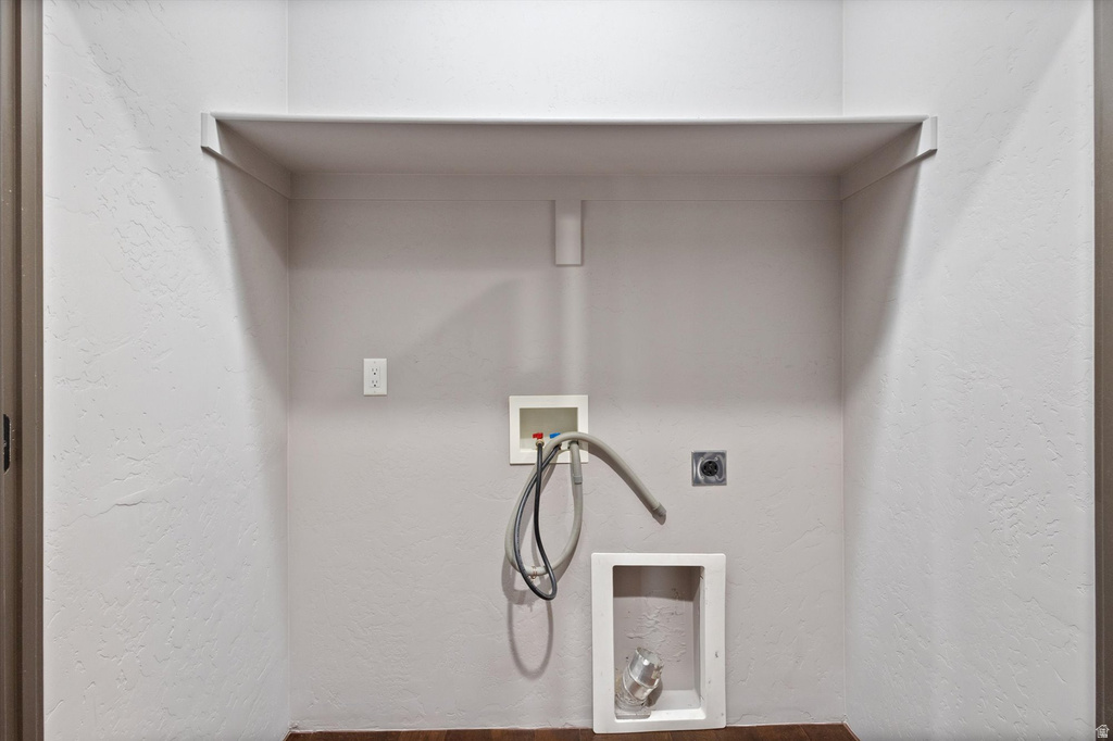 919 PARKWAY DR North Salt Lake, UT 84054