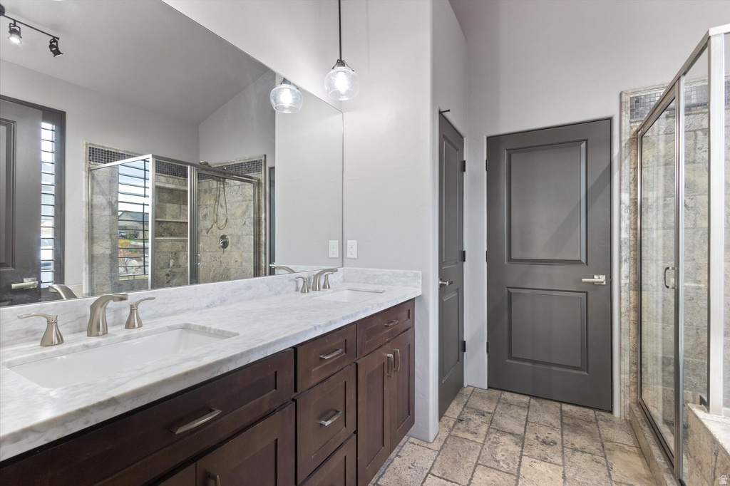 919 PARKWAY DR North Salt Lake, UT 84054