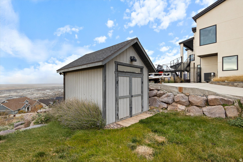 919 PARKWAY DR North Salt Lake, UT 84054