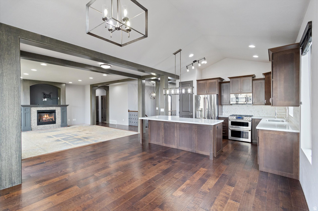 919 PARKWAY DR North Salt Lake, UT 84054