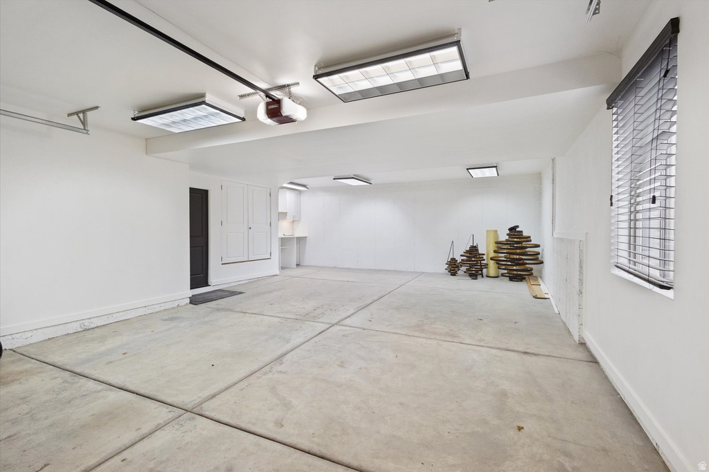 919 PARKWAY DR North Salt Lake, UT 84054