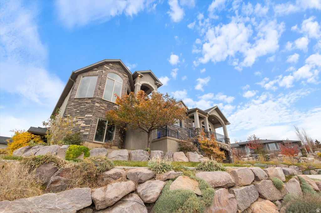 919 PARKWAY DR North Salt Lake, UT 84054